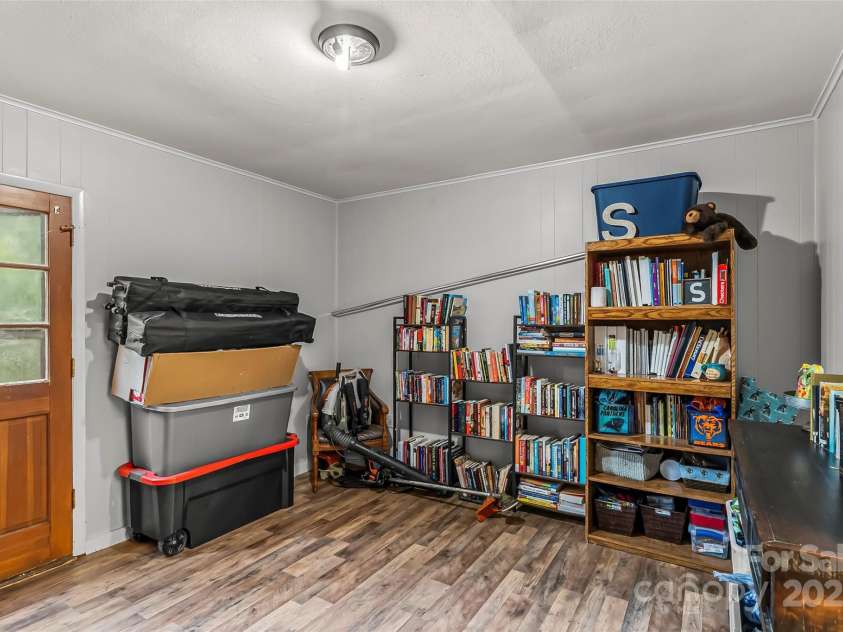218 Davis Drive, Morganton, NC 28655.  MLS# CAR4152046, YatesRealty ID 4373. 