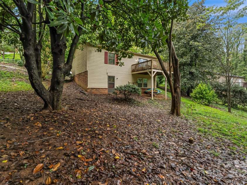 218 Davis Drive, Morganton, NC 28655.  MLS# CAR4152046, YatesRealty ID 4373. 
