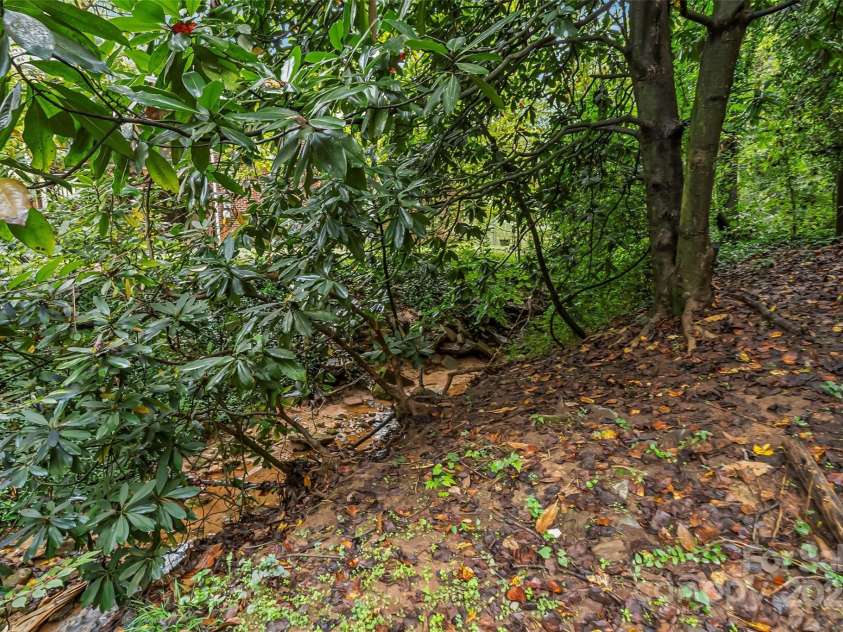 218 Davis Drive, Morganton, NC 28655.  MLS# CAR4152046, YatesRealty ID 4373. 