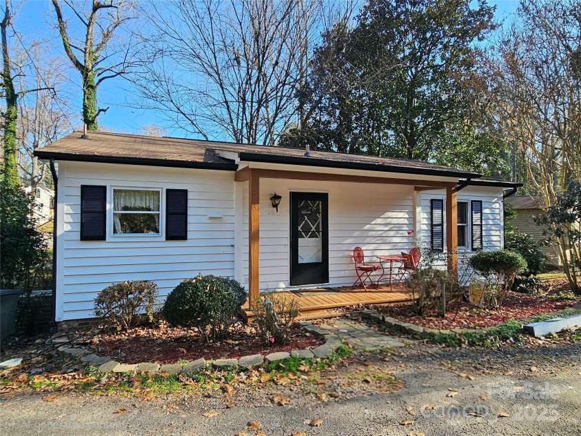 218 Davis Drive, Morganton, NC 28655.  MLS# CAR4152046, YatesRealty ID 4373. 