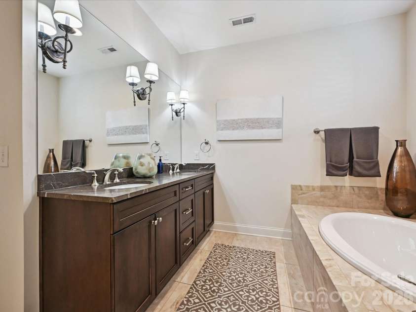 4022 City Homes Place, Charlotte, NC 28209.  MLS# CAR4345383, YatesRealty ID 4373. 