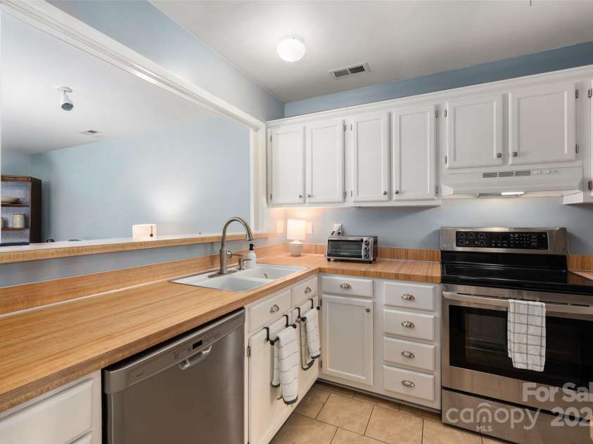 4151 Ivystone Court, Charlotte, NC 28277.  MLS# CAR4225807, YatesRealty ID 4373. 