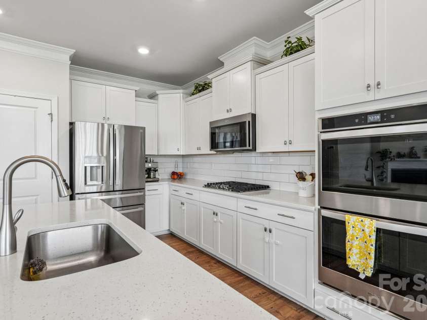 1093 Thoroughbred Drive, Iron Station, NC 28080.  MLS# CAR4413596, YatesRealty ID 43730. Kitchen