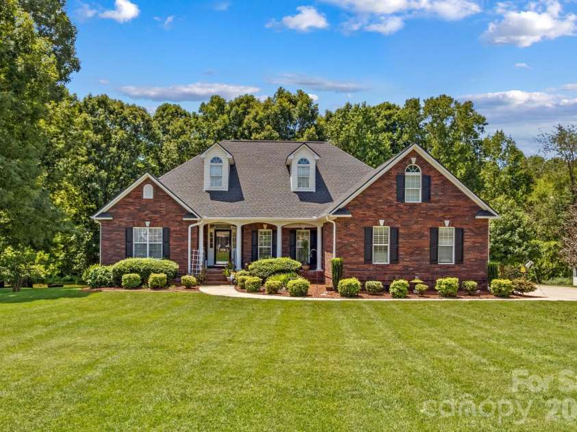 276 Falcon Crest Lane, Salisbury, NC 28147.  MLS# CAR4413418, YatesRealty ID 43731. 