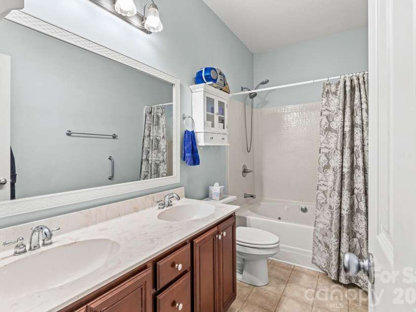 276 Falcon Crest Lane, Salisbury, NC 28147.  MLS# CAR4413418, YatesRealty ID 43731. 