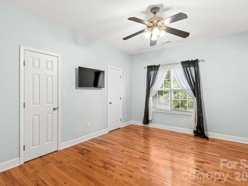 276 Falcon Crest Lane, Salisbury, NC 28147.  MLS# CAR4413418, YatesRealty ID 43731. 