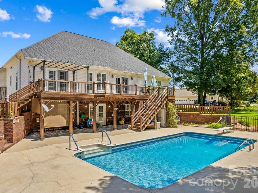 276 Falcon Crest Lane, Salisbury, NC 28147.  MLS# CAR4413418, YatesRealty ID 43731. 