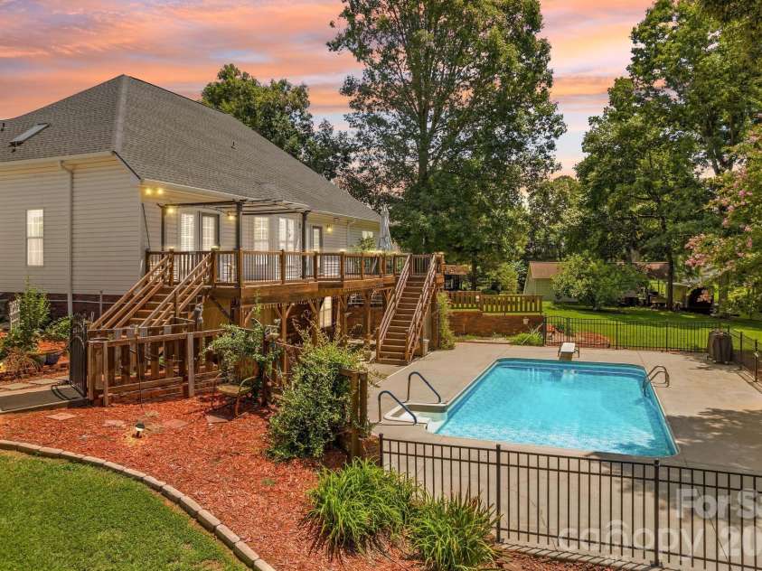 276 Falcon Crest Lane, Salisbury, NC 28147.  MLS# CAR4413418, YatesRealty ID 43731. 