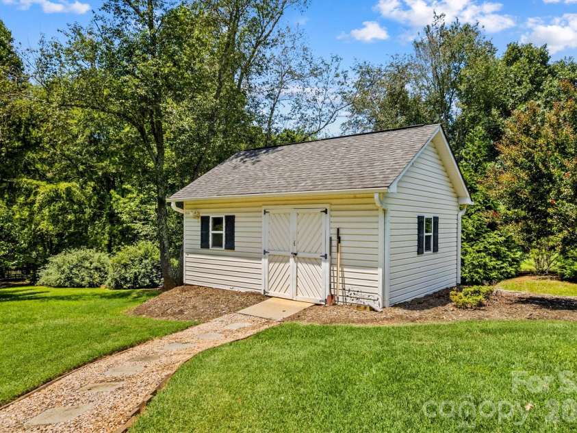 276 Falcon Crest Lane, Salisbury, NC 28147.  MLS# CAR4413418, YatesRealty ID 43731. 