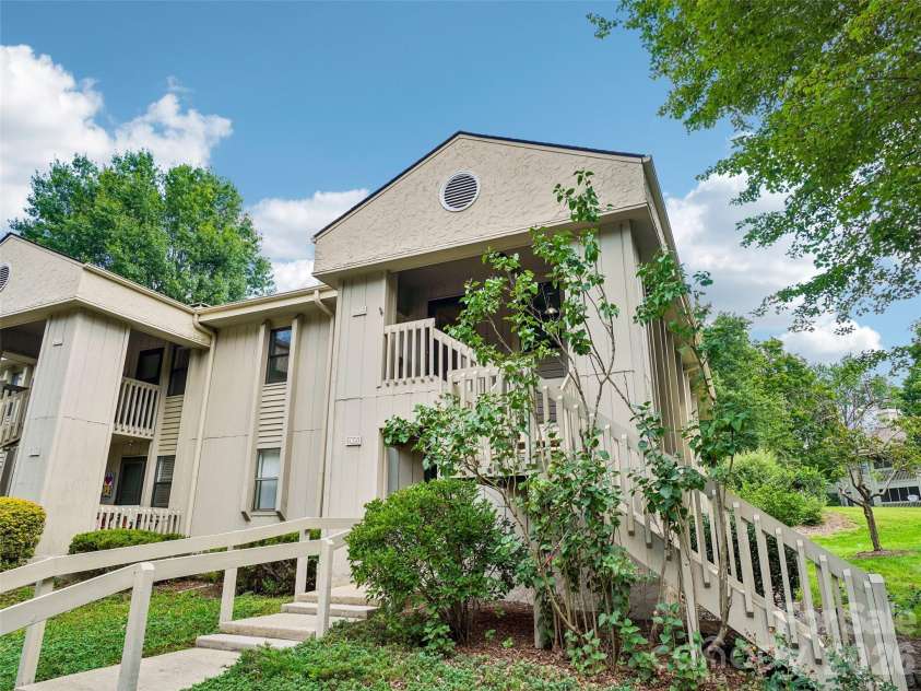 1106 Abbey Circle, Asheville, NC 28805.  MLS# CAR4413103, YatesRealty ID 43735. 
