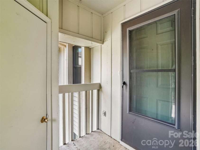 1106 Abbey Circle, Asheville, NC 28805.  MLS# CAR4413103, YatesRealty ID 43735. 