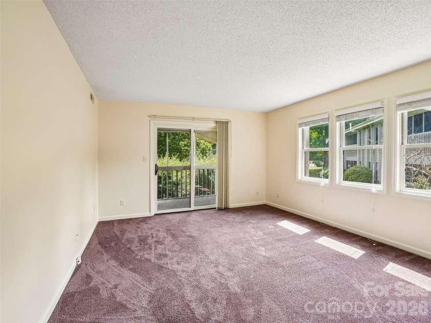 1106 Abbey Circle, Asheville, NC 28805.  MLS# CAR4413103, YatesRealty ID 43735. 