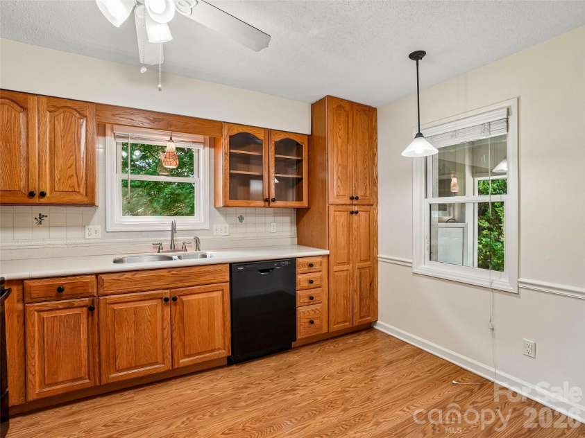 1106 Abbey Circle, Asheville, NC 28805.  MLS# CAR4413103, YatesRealty ID 43735. 
