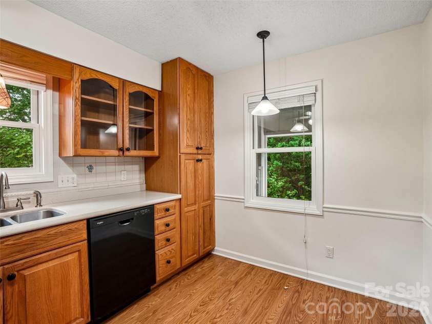 1106 Abbey Circle, Asheville, NC 28805.  MLS# CAR4413103, YatesRealty ID 43735. 