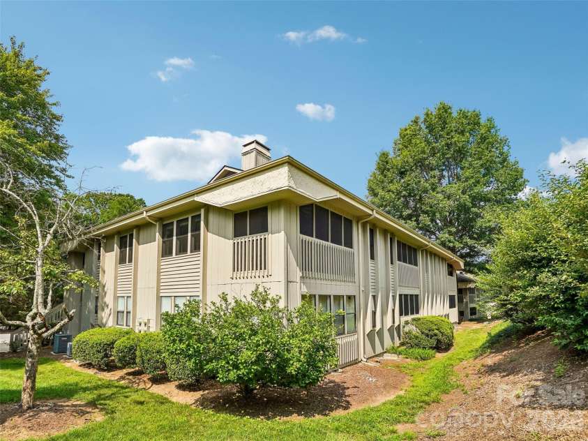 1106 Abbey Circle, Asheville, NC 28805.  MLS# CAR4413103, YatesRealty ID 43735. 