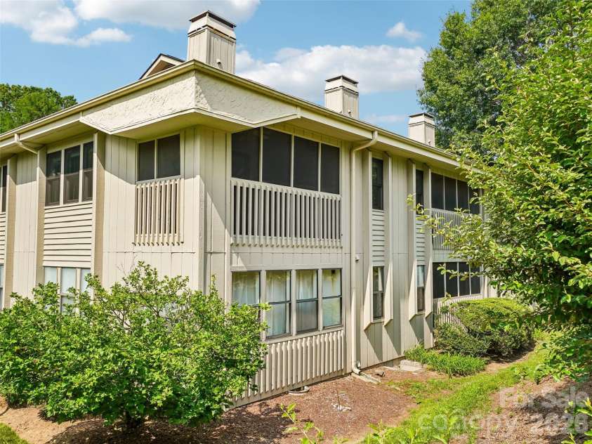 1106 Abbey Circle, Asheville, NC 28805.  MLS# CAR4413103, YatesRealty ID 43735. 