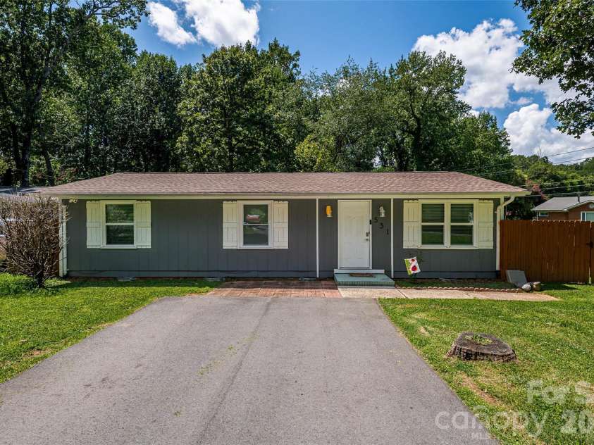 531 Stilwell Oaks Circle, Charlotte, NC 28212.  MLS# CAR4413682, YatesRealty ID 43736. 