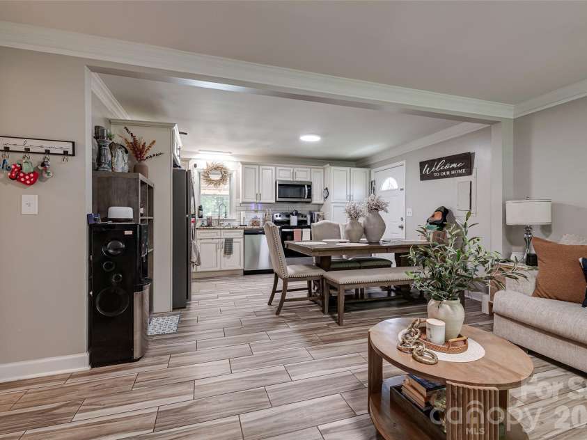 531 Stilwell Oaks Circle, Charlotte, NC 28212.  MLS# CAR4413682, YatesRealty ID 43736. 