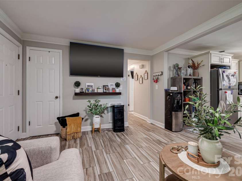 531 Stilwell Oaks Circle, Charlotte, NC 28212.  MLS# CAR4413682, YatesRealty ID 43736. 