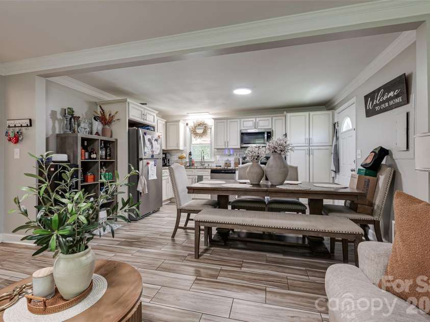 531 Stilwell Oaks Circle, Charlotte, NC 28212.  MLS# CAR4413682, YatesRealty ID 43736. 
