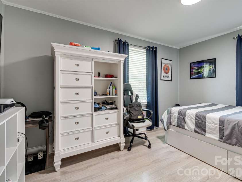 531 Stilwell Oaks Circle, Charlotte, NC 28212.  MLS# CAR4413682, YatesRealty ID 43736. 