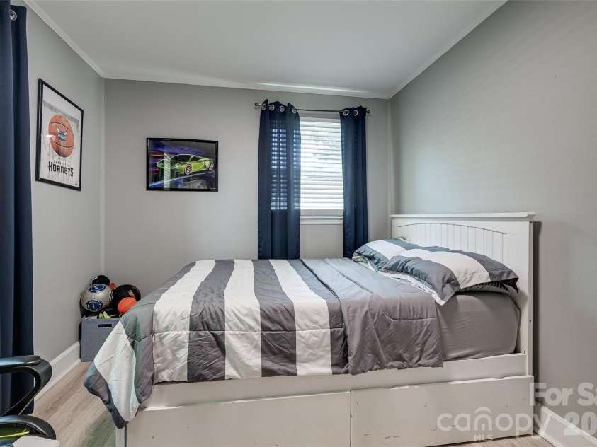 531 Stilwell Oaks Circle, Charlotte, NC 28212.  MLS# CAR4413682, YatesRealty ID 43736. 