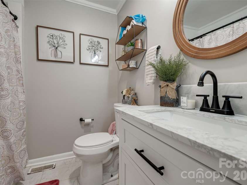 531 Stilwell Oaks Circle, Charlotte, NC 28212.  MLS# CAR4413682, YatesRealty ID 43736. 