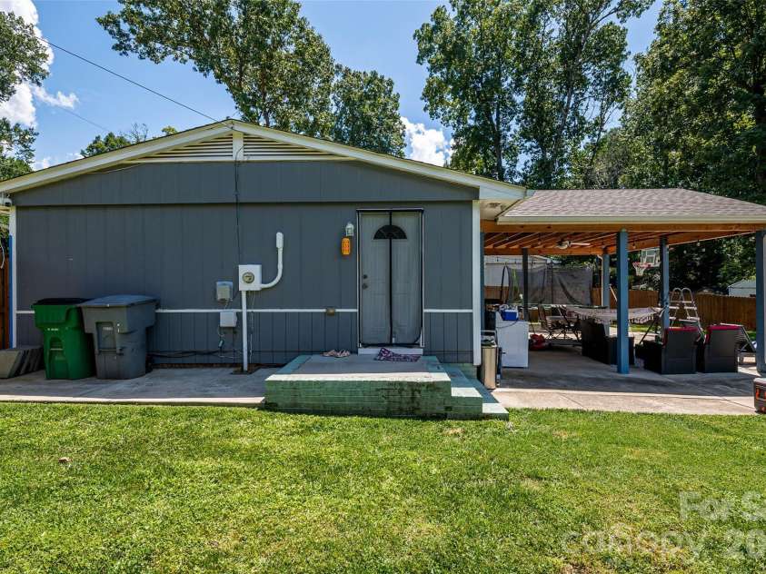 531 Stilwell Oaks Circle, Charlotte, NC 28212.  MLS# CAR4413682, YatesRealty ID 43736. 