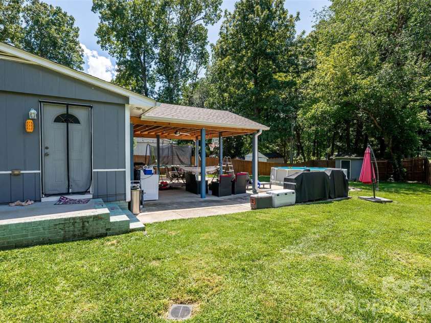 531 Stilwell Oaks Circle, Charlotte, NC 28212.  MLS# CAR4413682, YatesRealty ID 43736. 