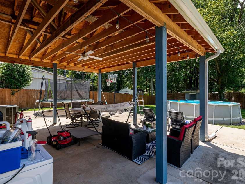 531 Stilwell Oaks Circle, Charlotte, NC 28212.  MLS# CAR4413682, YatesRealty ID 43736. 
