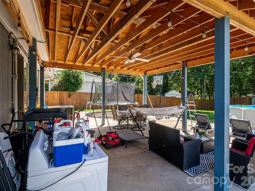 531 Stilwell Oaks Circle, Charlotte, NC 28212.  MLS# CAR4413682, YatesRealty ID 43736. 