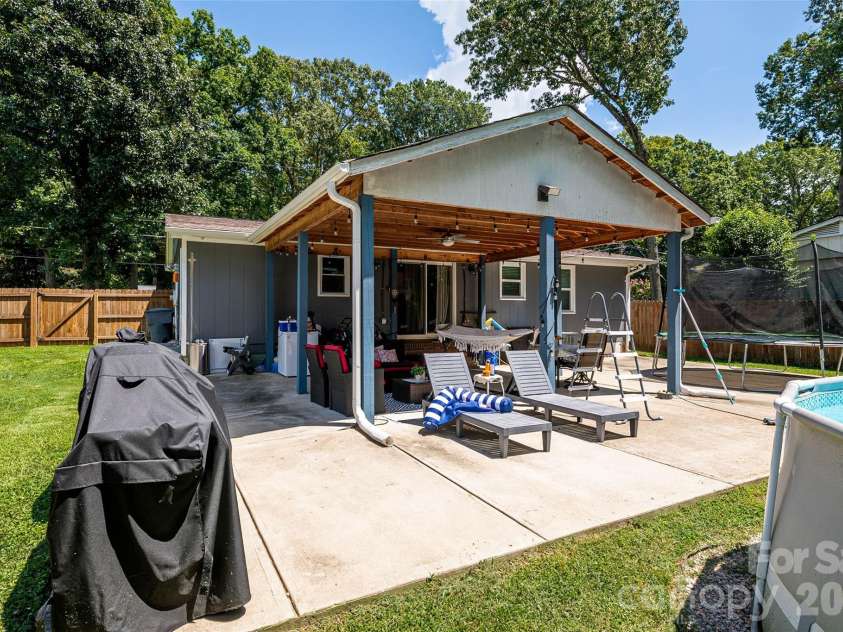 531 Stilwell Oaks Circle, Charlotte, NC 28212.  MLS# CAR4413682, YatesRealty ID 43736. 