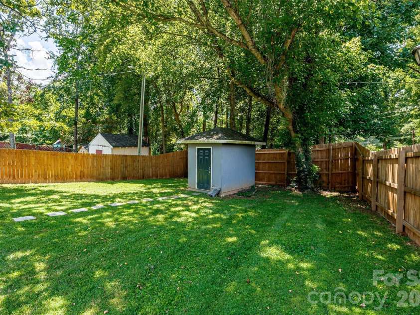 531 Stilwell Oaks Circle, Charlotte, NC 28212.  MLS# CAR4413682, YatesRealty ID 43736. 