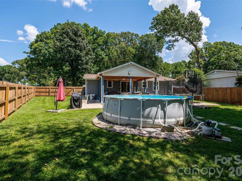531 Stilwell Oaks Circle, Charlotte, NC 28212.  MLS# CAR4413682, YatesRealty ID 43736. 