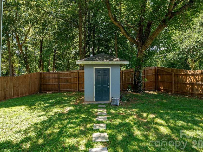531 Stilwell Oaks Circle, Charlotte, NC 28212.  MLS# CAR4413682, YatesRealty ID 43736. 