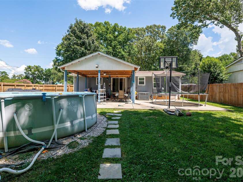 531 Stilwell Oaks Circle, Charlotte, NC 28212.  MLS# CAR4413682, YatesRealty ID 43736. 