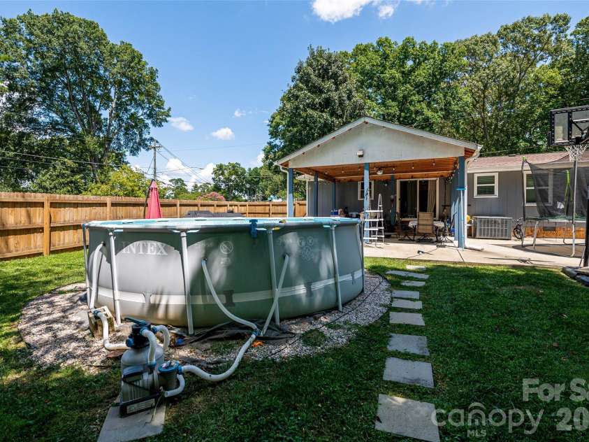 531 Stilwell Oaks Circle, Charlotte, NC 28212.  MLS# CAR4413682, YatesRealty ID 43736. 