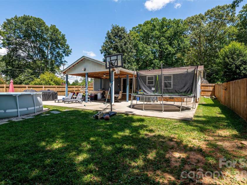 531 Stilwell Oaks Circle, Charlotte, NC 28212.  MLS# CAR4413682, YatesRealty ID 43736. 