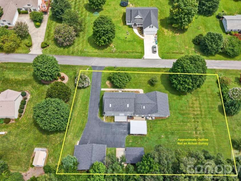 47 Cane Creek Circle, Fairview, NC 28730.  MLS# CAR4412959, YatesRealty ID 43737. 