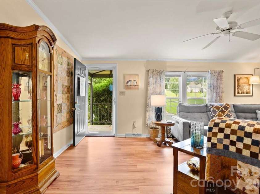 39 Stephanie Lane, Hendersonville, NC 28792.  MLS# CAR4412747, YatesRealty ID 43738. 