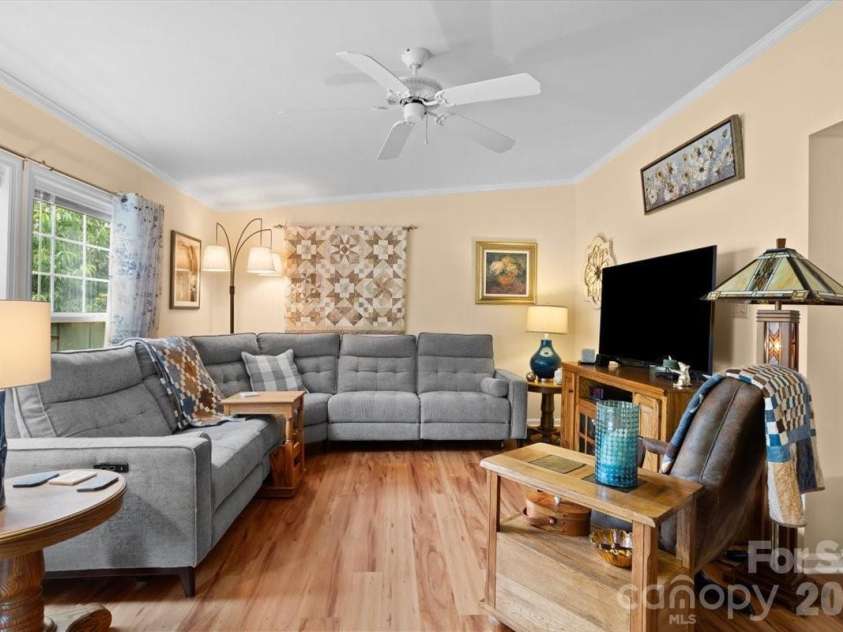 39 Stephanie Lane, Hendersonville, NC 28792.  MLS# CAR4412747, YatesRealty ID 43738. 