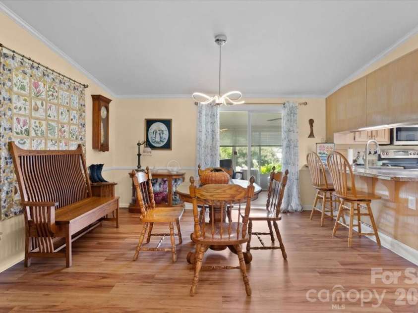 39 Stephanie Lane, Hendersonville, NC 28792.  MLS# CAR4412747, YatesRealty ID 43738. 