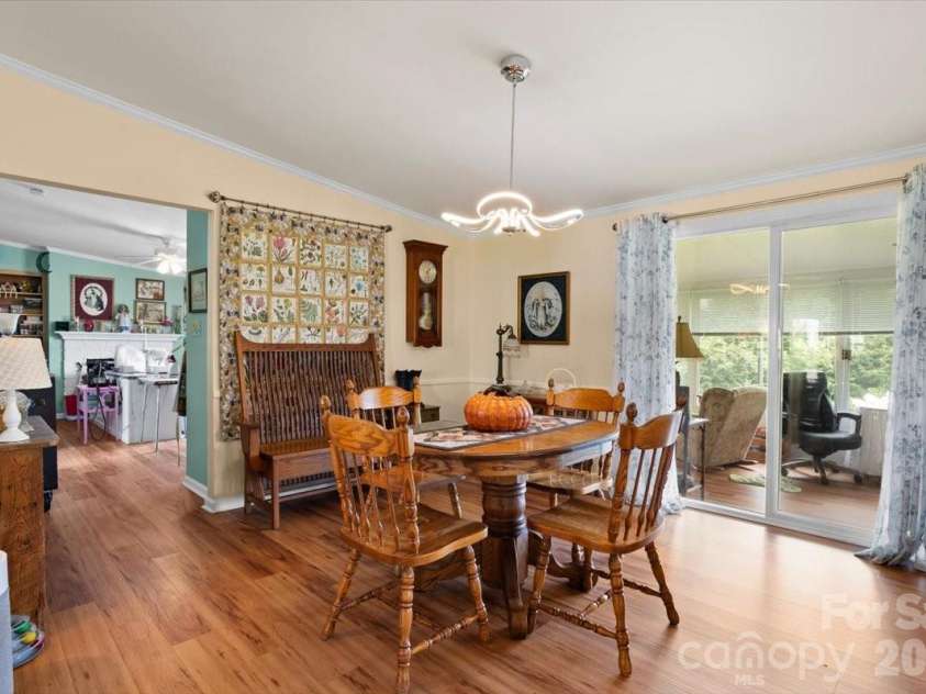 39 Stephanie Lane, Hendersonville, NC 28792.  MLS# CAR4412747, YatesRealty ID 43738. 