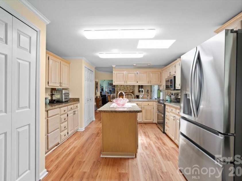 39 Stephanie Lane, Hendersonville, NC 28792.  MLS# CAR4412747, YatesRealty ID 43738. 