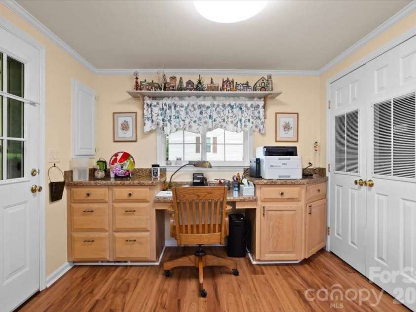 39 Stephanie Lane, Hendersonville, NC 28792.  MLS# CAR4412747, YatesRealty ID 43738. 