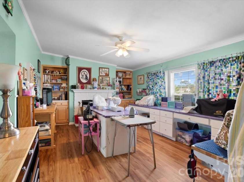 39 Stephanie Lane, Hendersonville, NC 28792.  MLS# CAR4412747, YatesRealty ID 43738. 