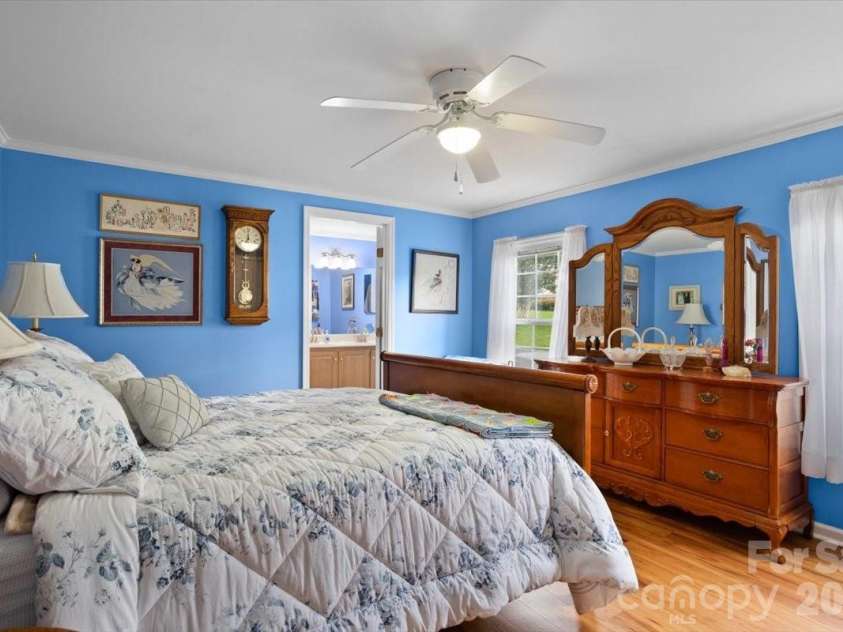 39 Stephanie Lane, Hendersonville, NC 28792.  MLS# CAR4412747, YatesRealty ID 43738. 