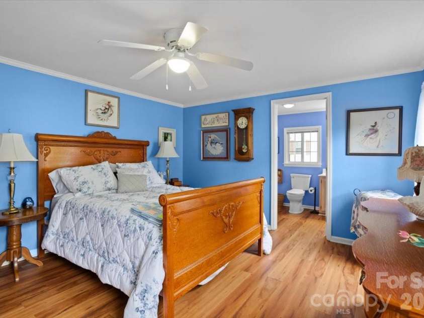39 Stephanie Lane, Hendersonville, NC 28792.  MLS# CAR4412747, YatesRealty ID 43738. 