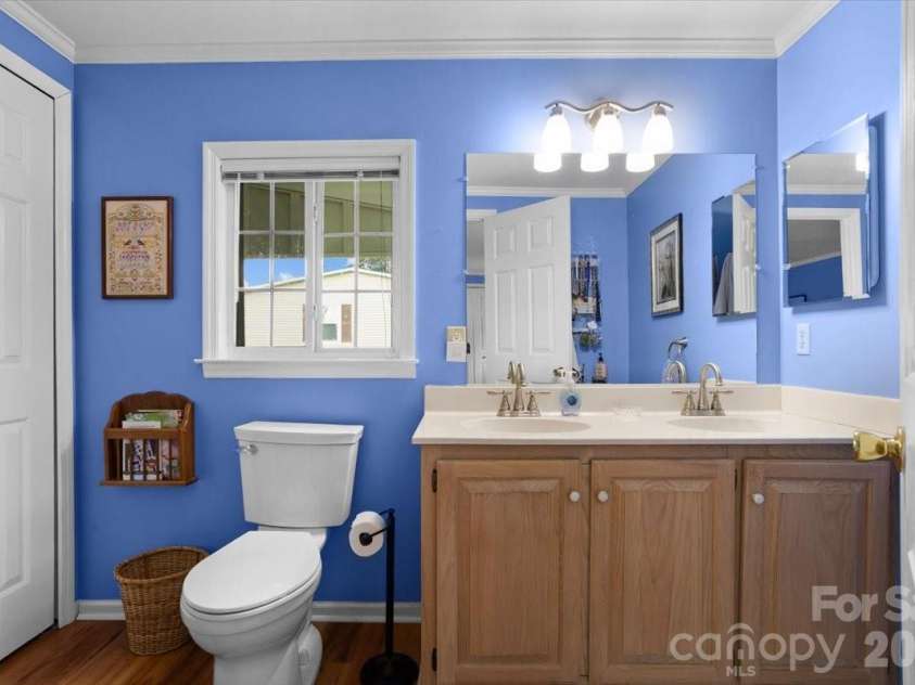 39 Stephanie Lane, Hendersonville, NC 28792.  MLS# CAR4412747, YatesRealty ID 43738. 