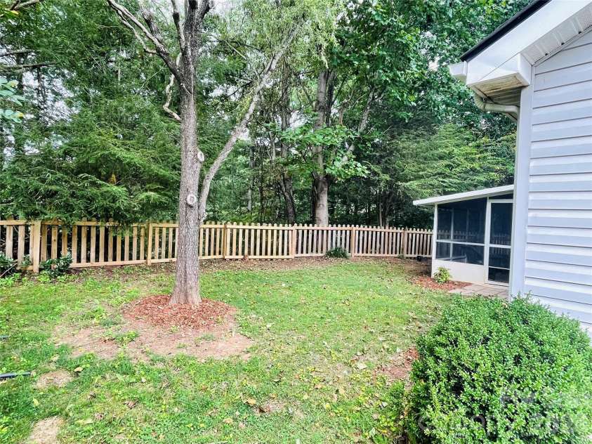 50 Stonebridge Drive, Asheville, NC 28805.  MLS# CAR4392347, YatesRealty ID 43739. 